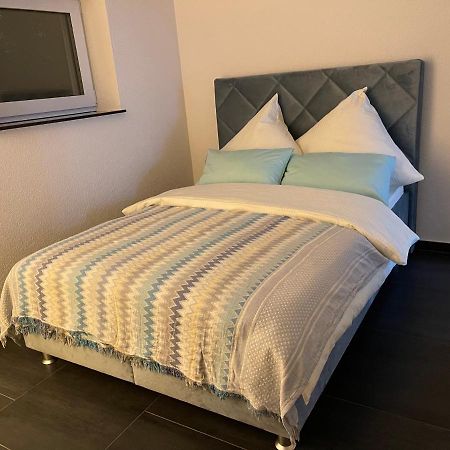 2 Zimmer Wohnung Zur Taegliche Miete Гехінґен Екстер'єр фото